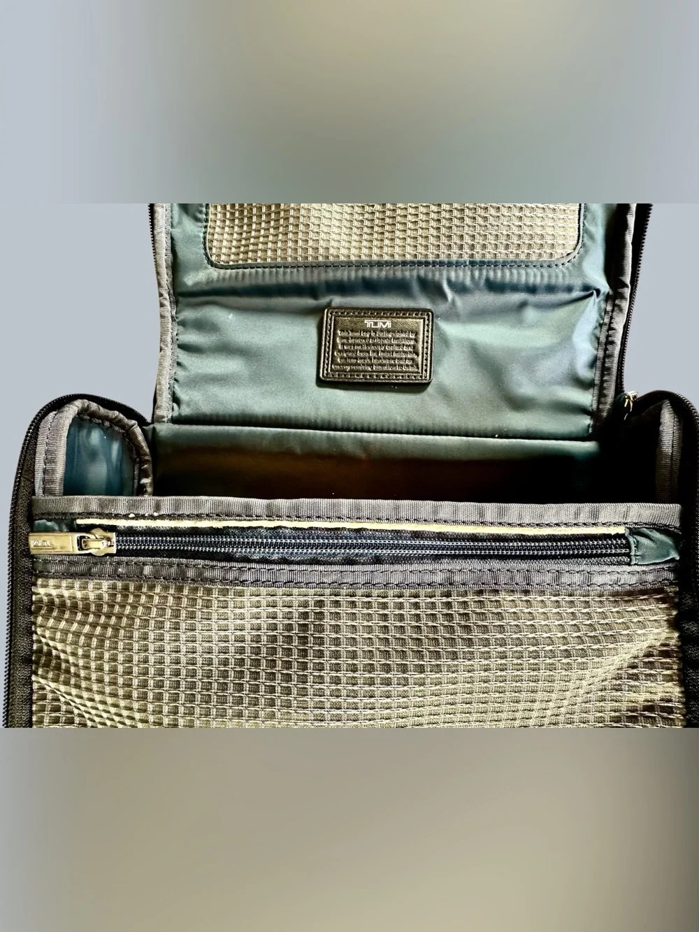 Tumi Arrivé Barajas Leather Toiletries travel kit